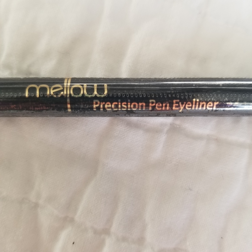 Mellow Precision Pen Eyeliner Carbon Black NIB